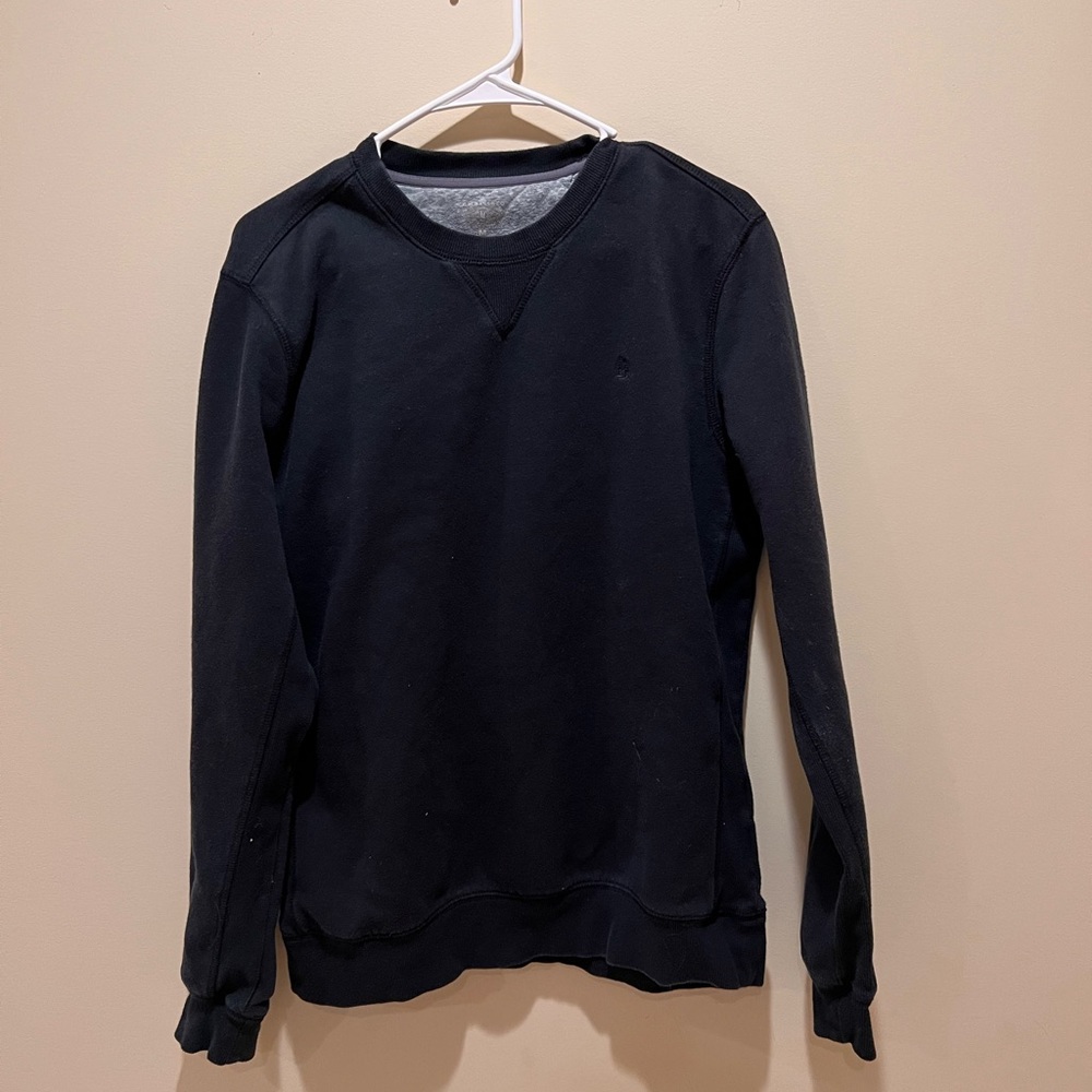 Plain black sweatshirt
